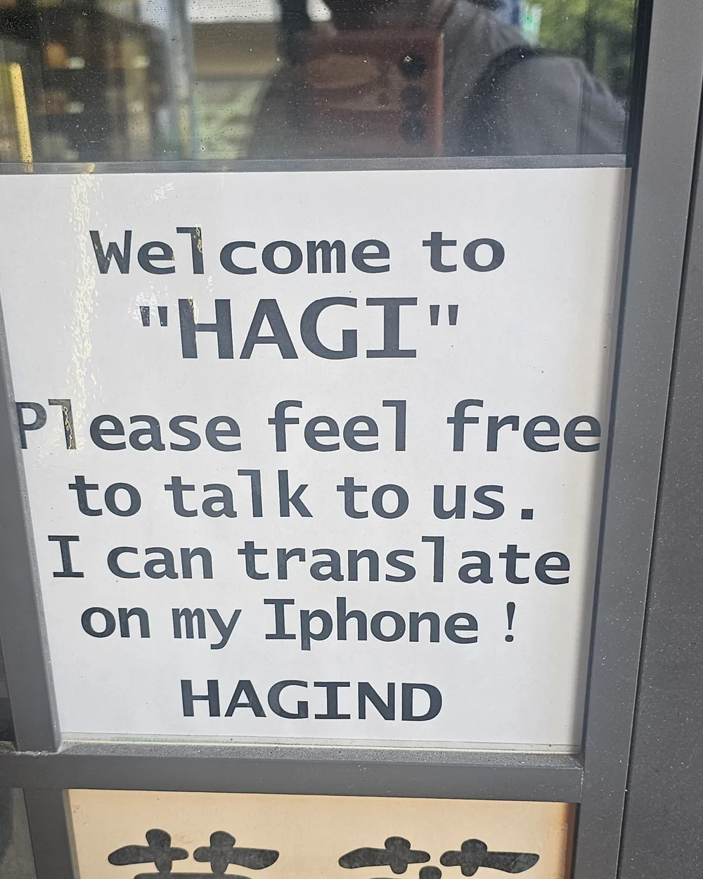 Panneau à Hagi : « Welcome to HAGI. Please feel free to talk to us. I can translate on my Iphone ! »