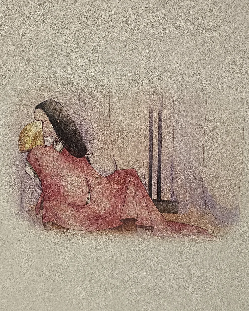 Illustration d'une noble de l'époque de Heian en kimono rose, sur la fresque murale du musée